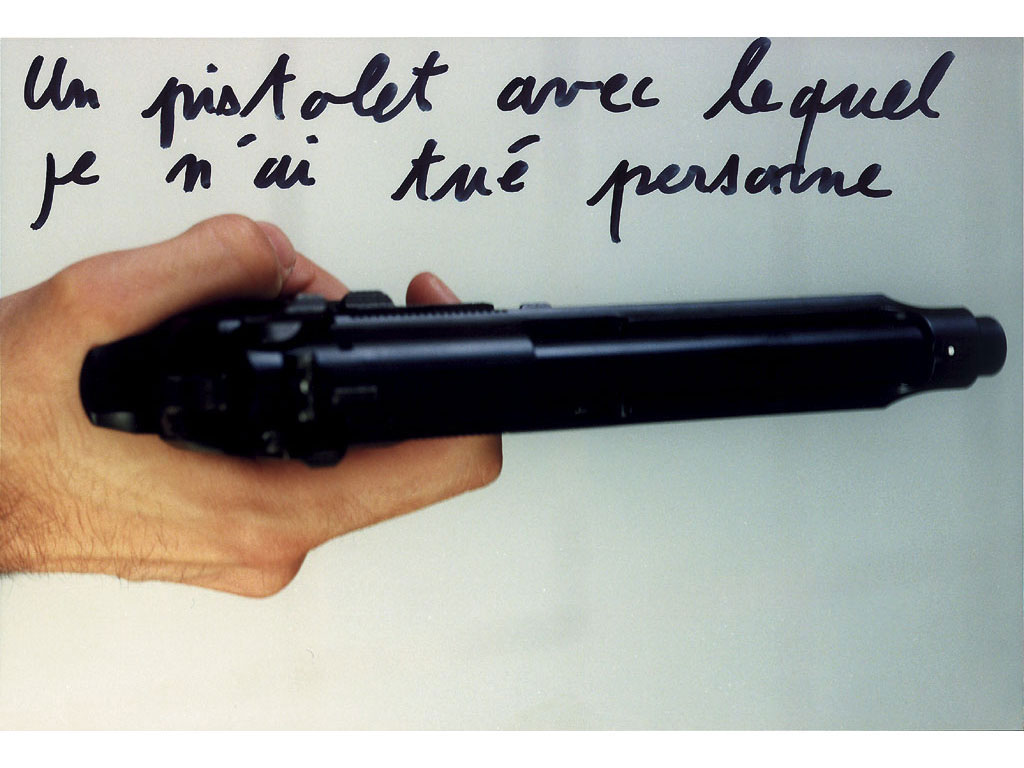 Claude Closky, ‘Un pistolet avec lequel je n’ai tué personne [A gun I killed nobody with]’, 1995, c-print, permanent felt pen, 15,2 x 22,5 cm.